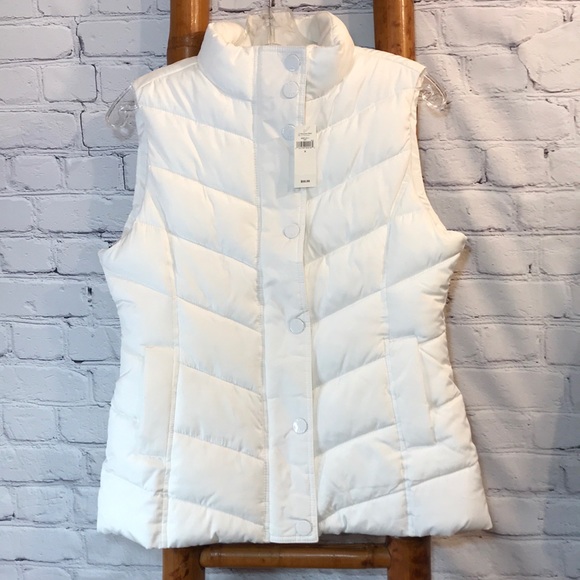 GAP Jackets & Blazers - NWT Women’s GAP Small White Puffy Zip Vest
